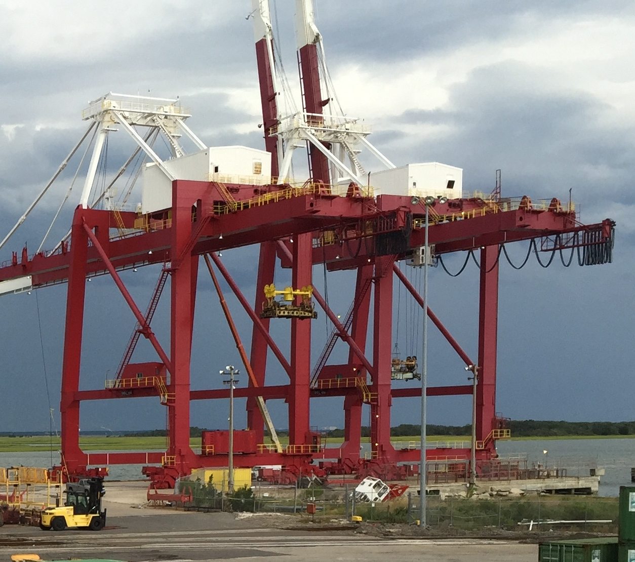 web-crane-and-cab-that-fell-at-port