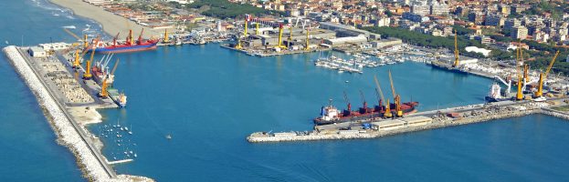 Longshore Worker Struck & Killed By Industrial Truck [Marina di Carrara, Italy – 21 August 2018]