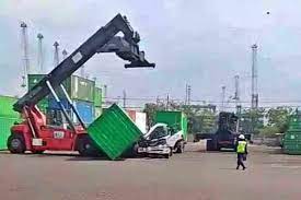 Terminal Yard Tractor Operator Fatally Crushed By  Fallen Container [Surabaya, Indonesia  – 15 August 2022]